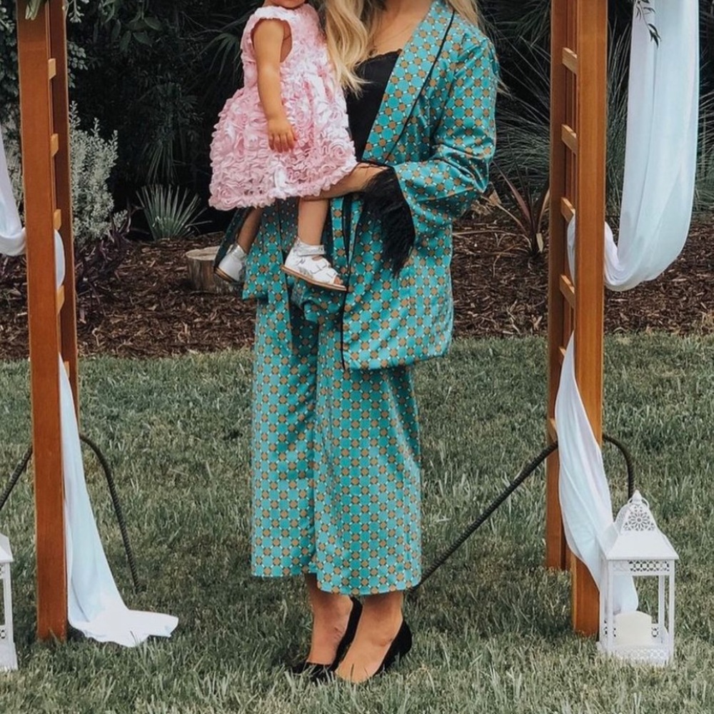 Women Satin feather sleeves blazer and culottes suit